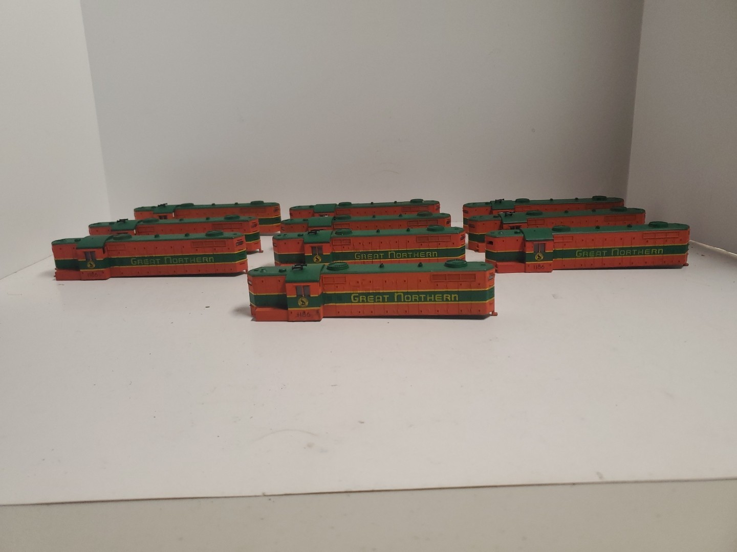HO Scale / UNBRANDED / DIESEL / GREAT NORTHERN 1186 SHELL ONLY Lot Of 10