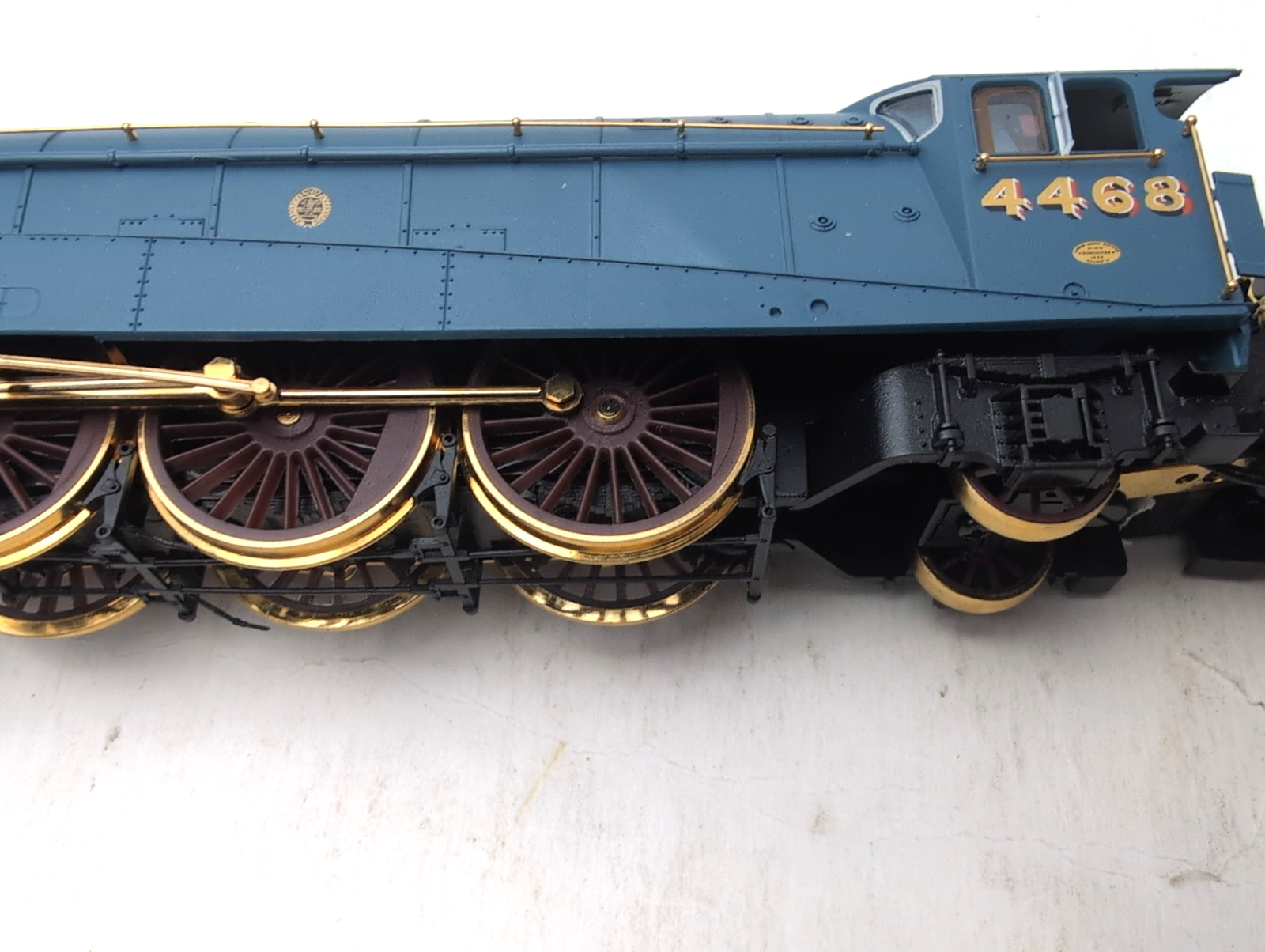 HORNBY – LNER 4-6-2 Class A4 Mallard “80th Anniversary” Limited Ed 18k Gold – OO