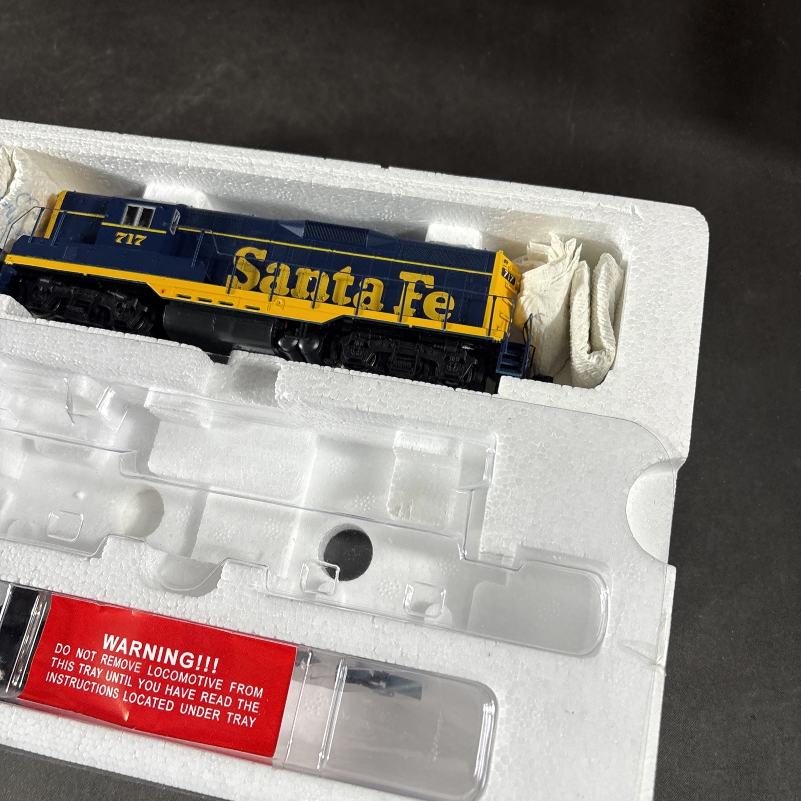 PROTO 2000 HO SCALE LOCOMOTIVE GP9 II ASSEMBLED WORKING 23695 AT&SF #717 SANTA