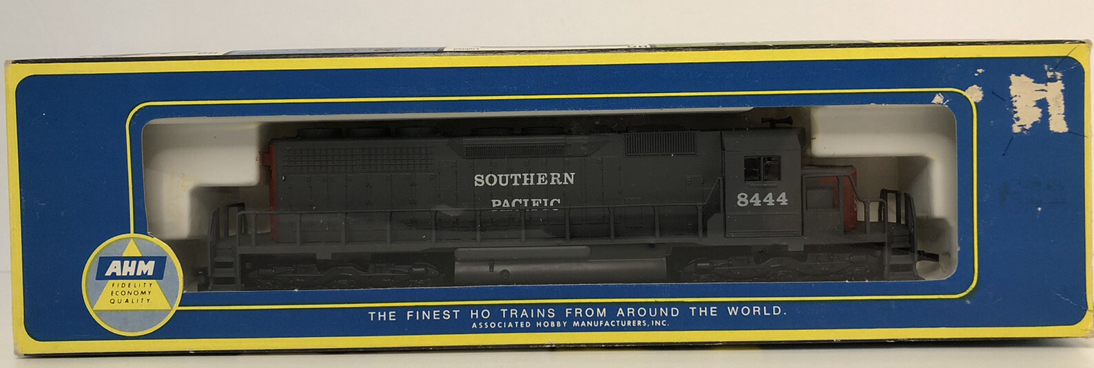 AHM SD-40 w/ Fly Wheel 5030-06 S.P. Southern Pacific 8444 HO Train Locomotive
