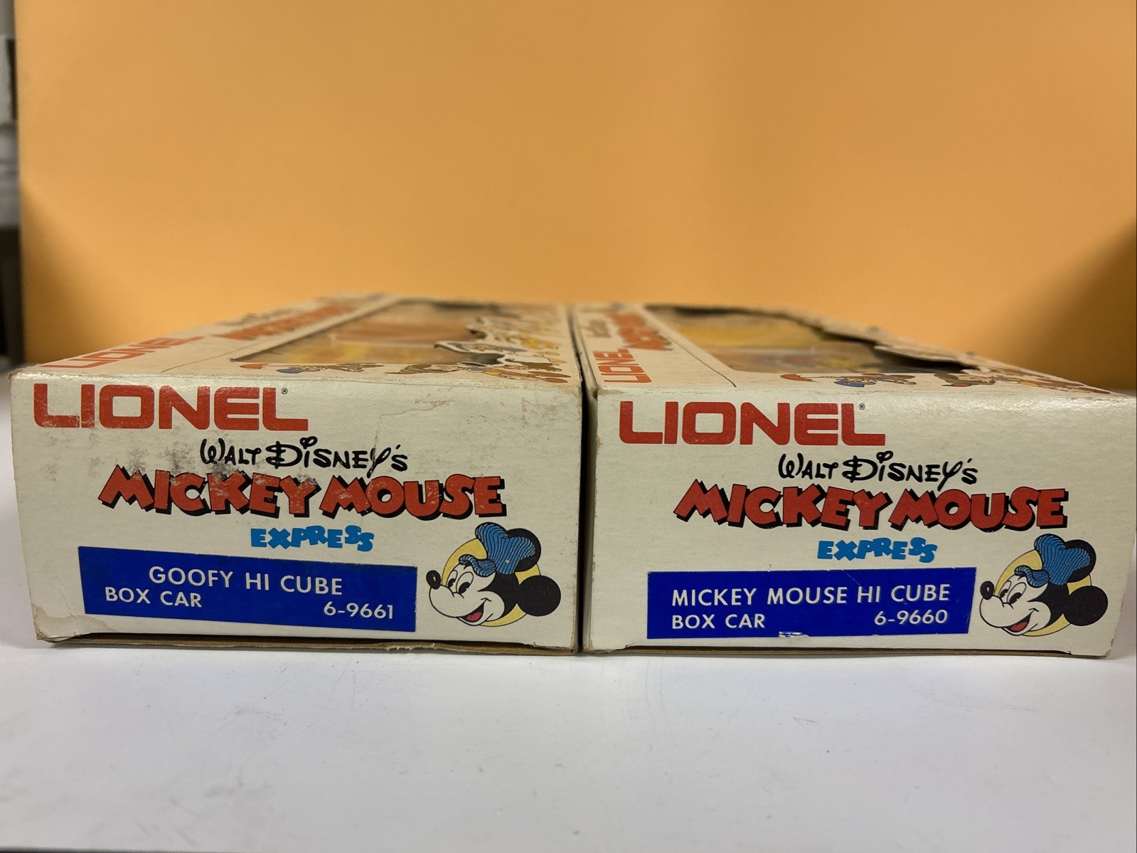 Lionel 15 Piece Disney Mickey Mouse Express Train Set Complete
