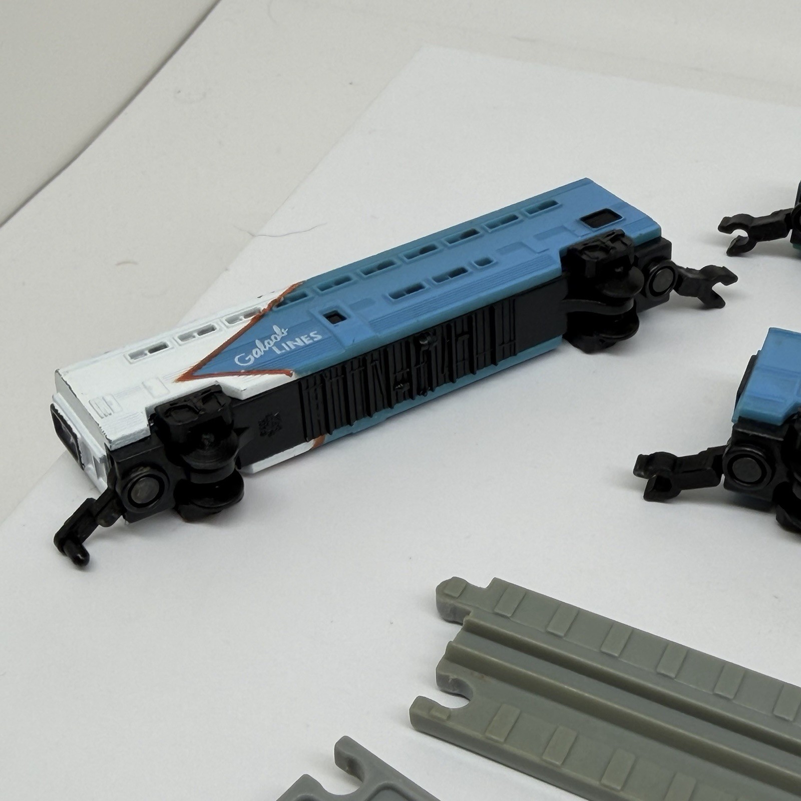 MICRO MACHINES 1989 MINIATURE 5 CAR AMERICAN PASSENGER TRAIN GALOOB LINES ENGINE