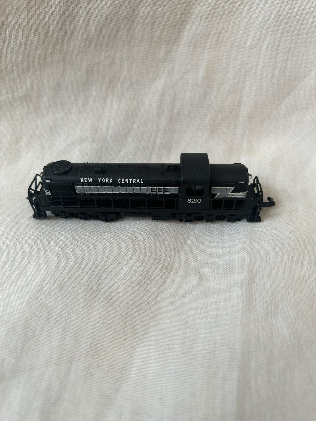 Atlas N Scale New York Central RS-3 Diesel Locomotive, Rd #8210