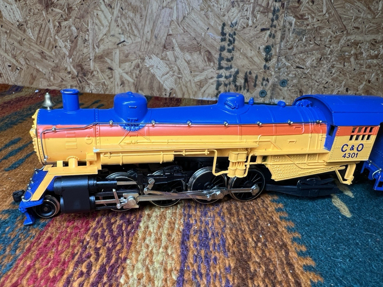 Mehano HO Scale 4301 C&O Chessie Steam Locomotive & Tender Tested (read)