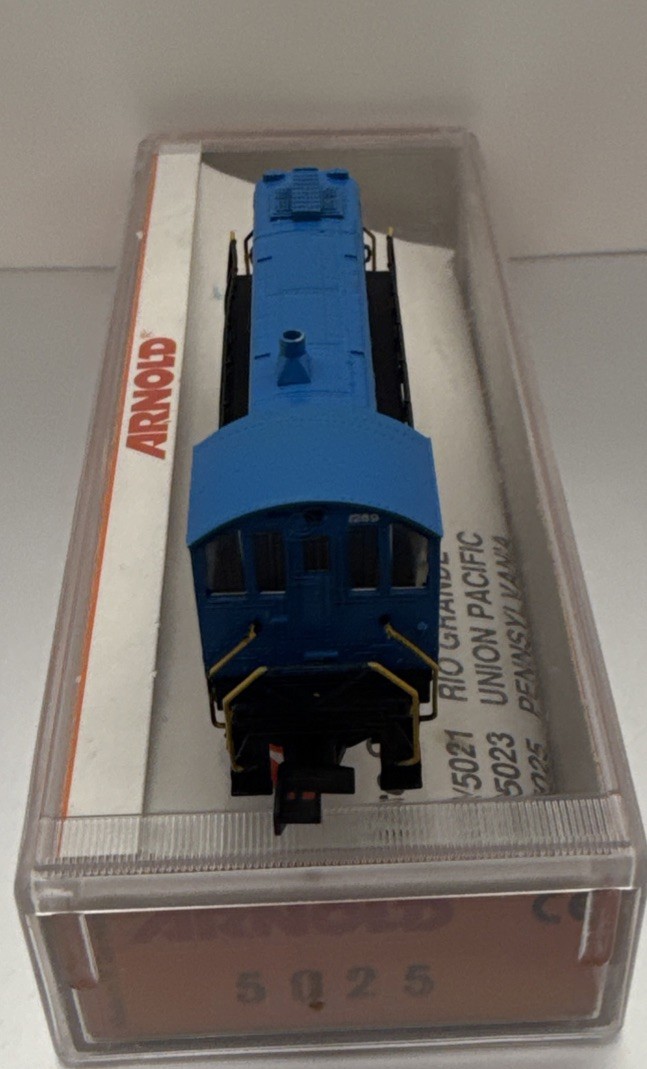 RARE NIB Arnold 5025 Alco S-2 loco Boston & Maine BM #1260 Blue Bird Scheme Cust