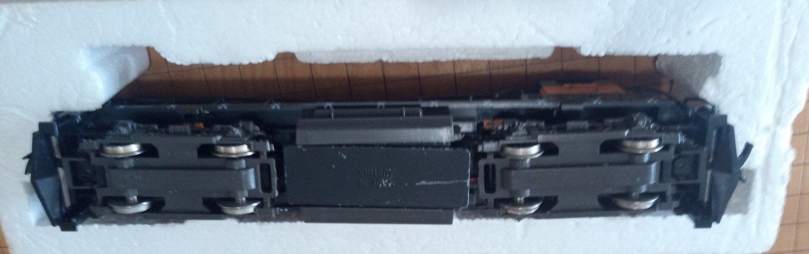AHM HO Scale Alco Century 424 Diesel Locomotive – The Milwaukee Road 807 -…