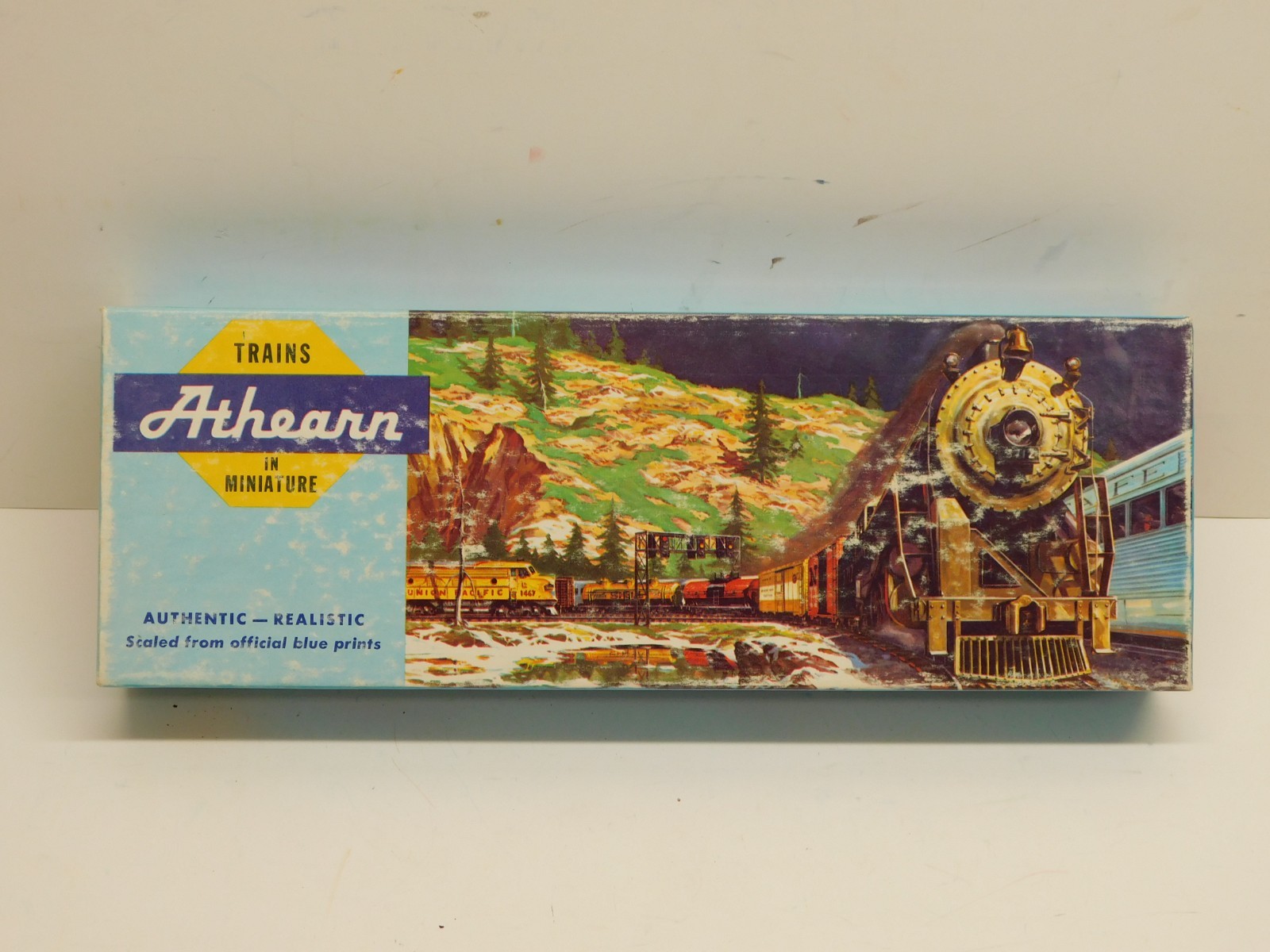 Athearn HO Blue Box Union Pacific SD45 Diesel Engine #3600 – Powered Unit