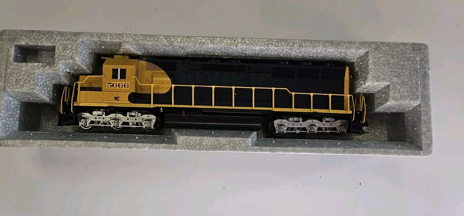 KATO – HO Scale – EMD SD45 Wisconsin Central Markings EX Santa Fe