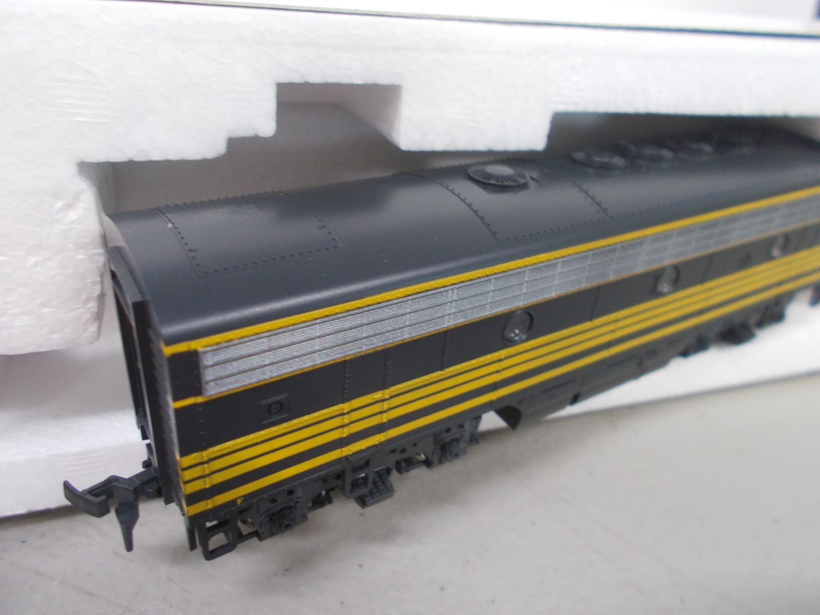STEWART / KATO ~ RIO GRANDE F7A & F7B BOTH POWERED LOCOMOTIVES~NIB~HO SCALE