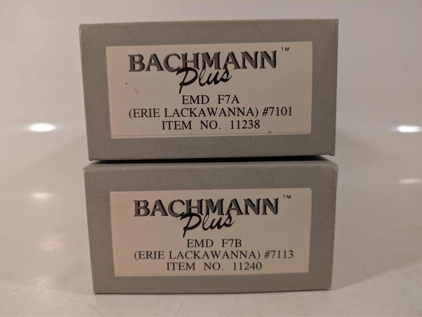 HO EMD F7A/F7B Set (Both Pwd) EL Erie Lackawanna DC #7101/7113 NIB NOS #11238/40