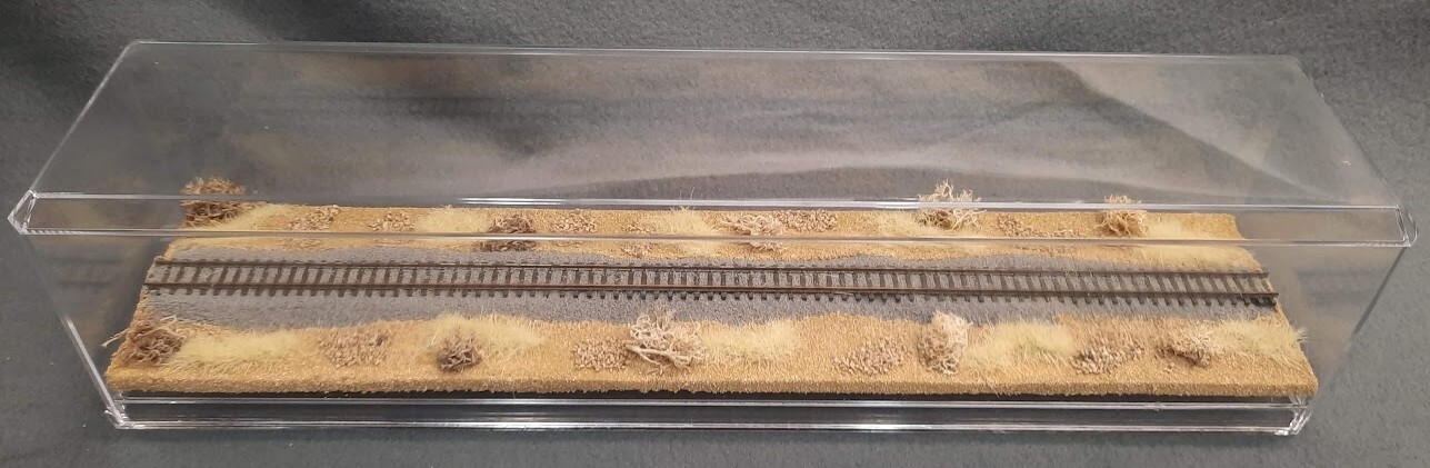 N SCALE 16″ SINGLE-TRACK DISPLAY CASE -“DESERT SCENE” FOR ANY N SCALE TRAINS
