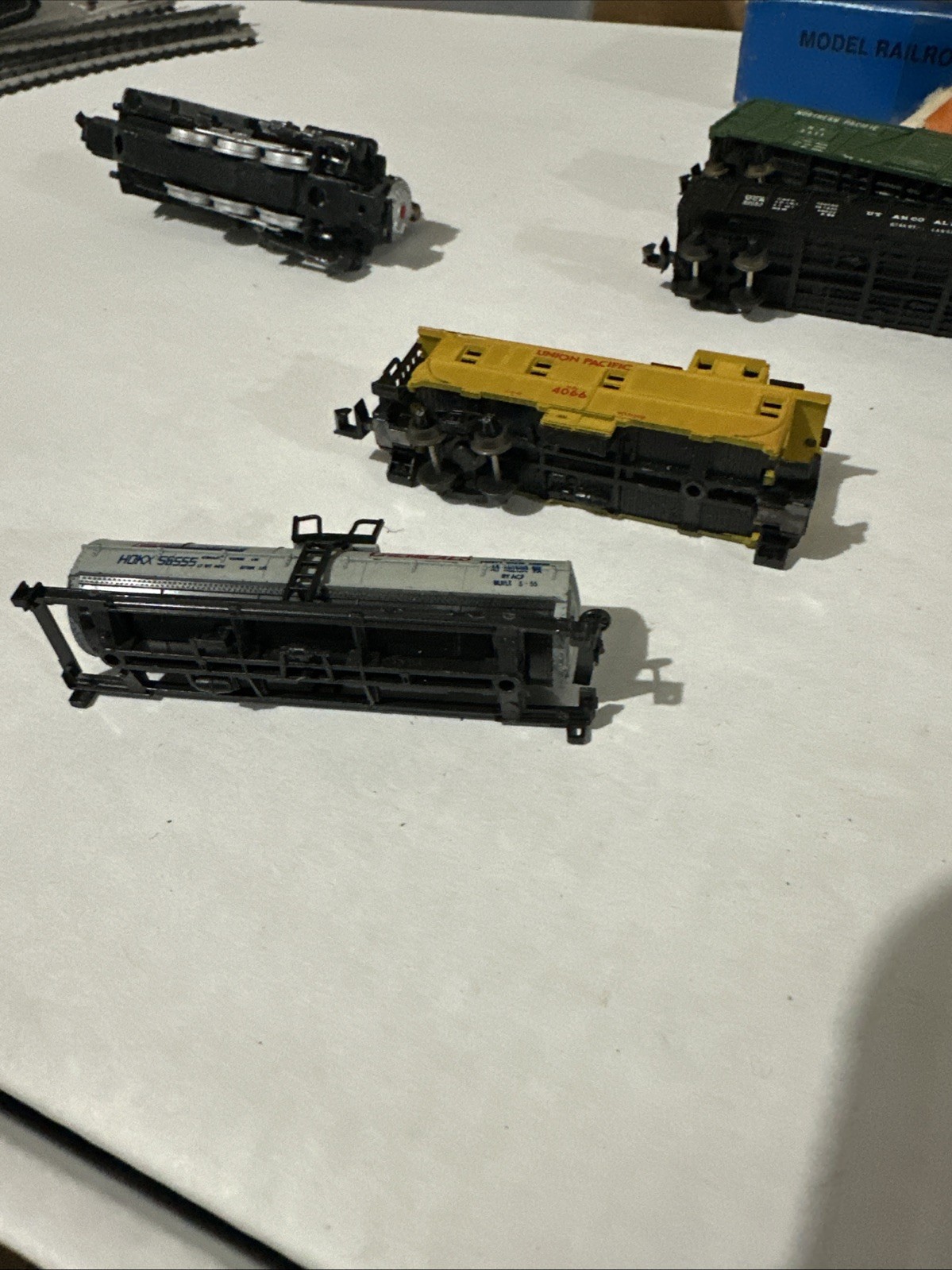 Aurora Postage Stamp Train N Scale #4859 Penn Central Locomotive Plus Lot