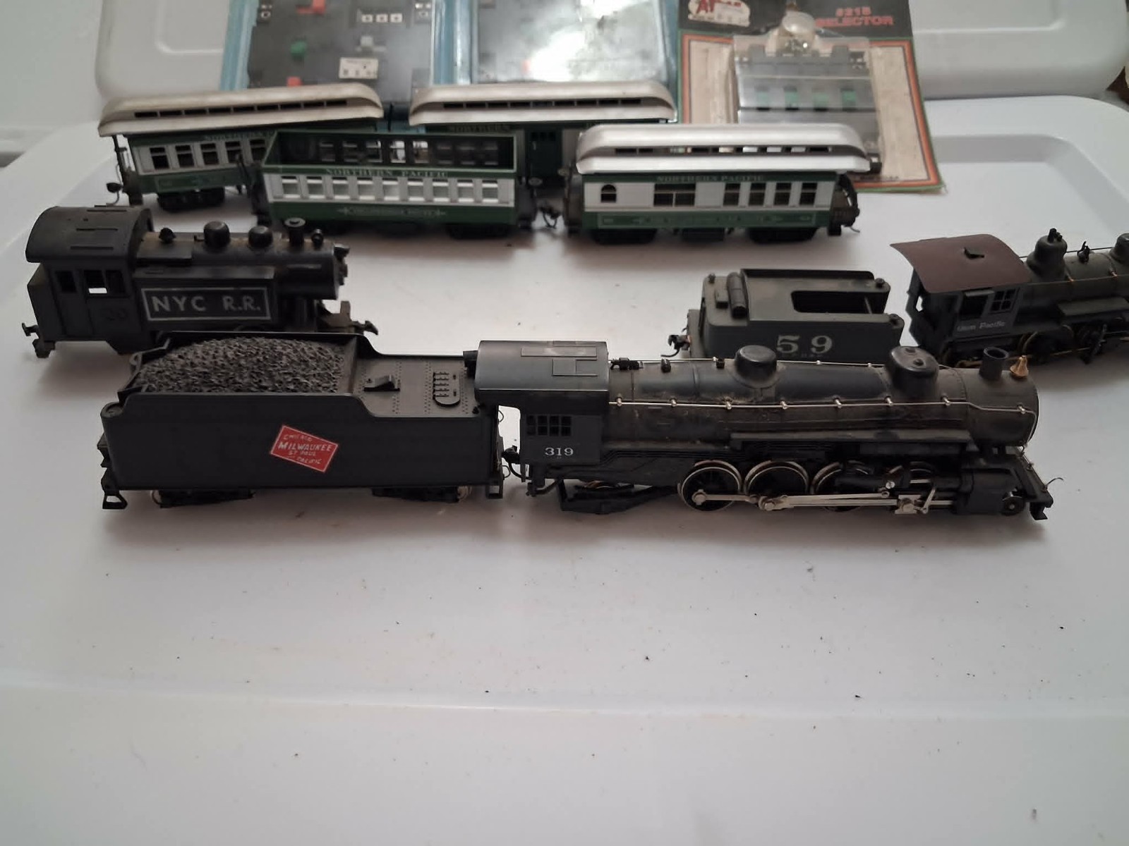 model train items. Unknown condition 3 engines and multiple cars