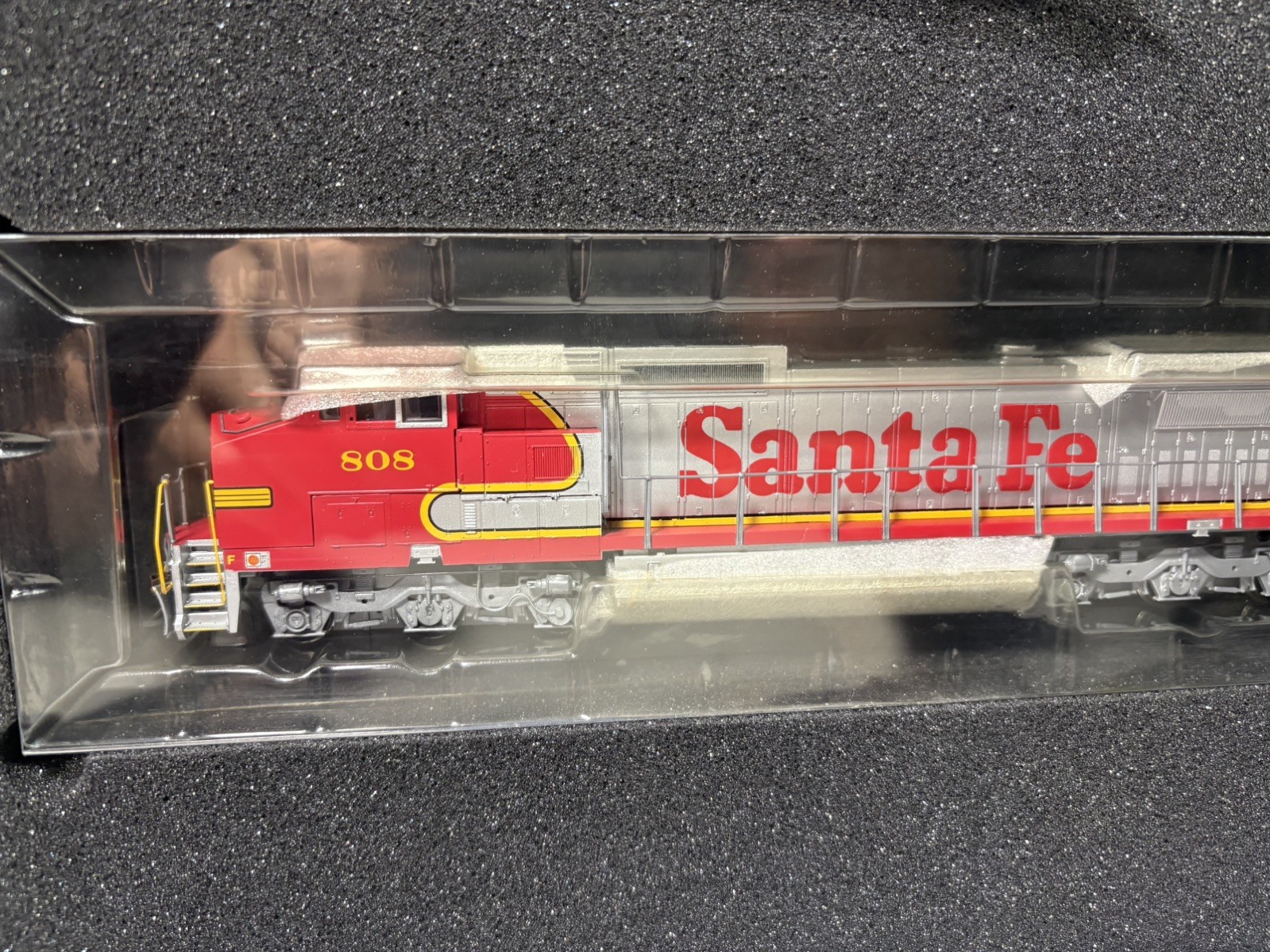 Bachmann Spectrum DCC 83503 HO Scale 8-40CW Locomotive Santa Fe #808