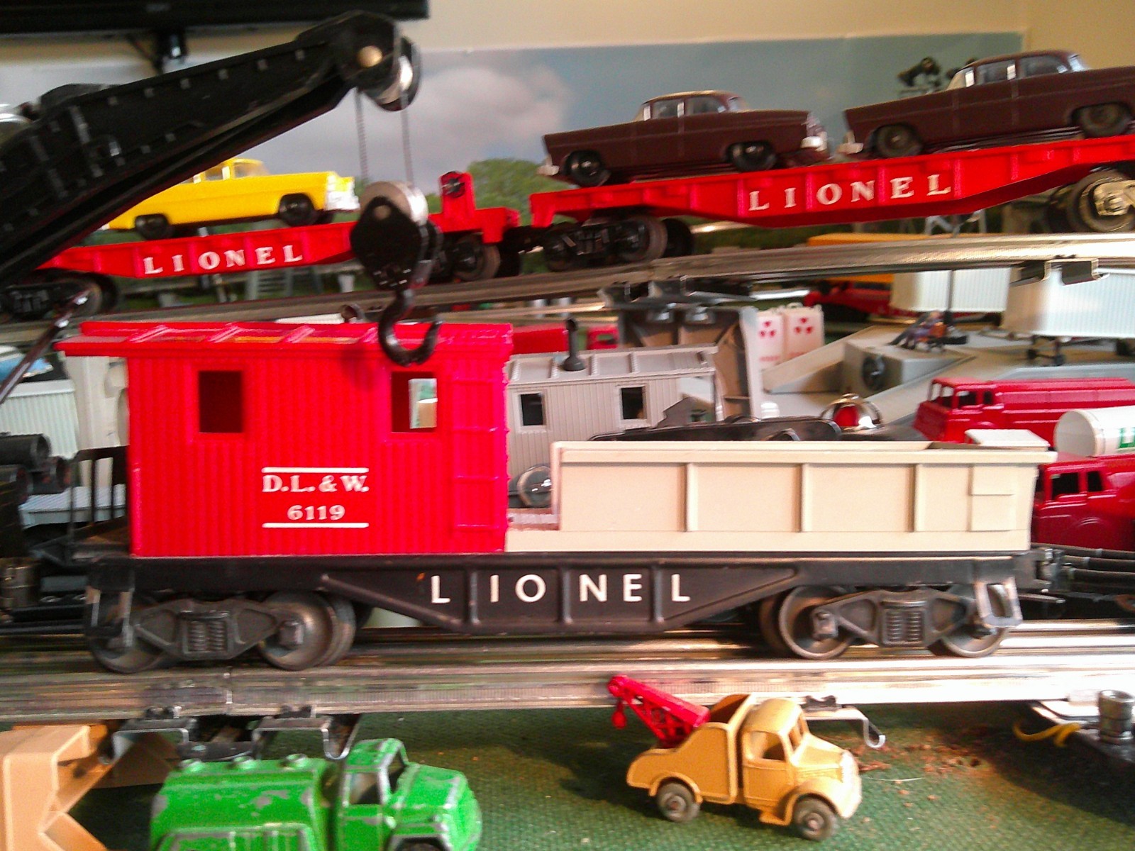 Lionel # 1615 Switcher in Outfit # 1527 with Cars