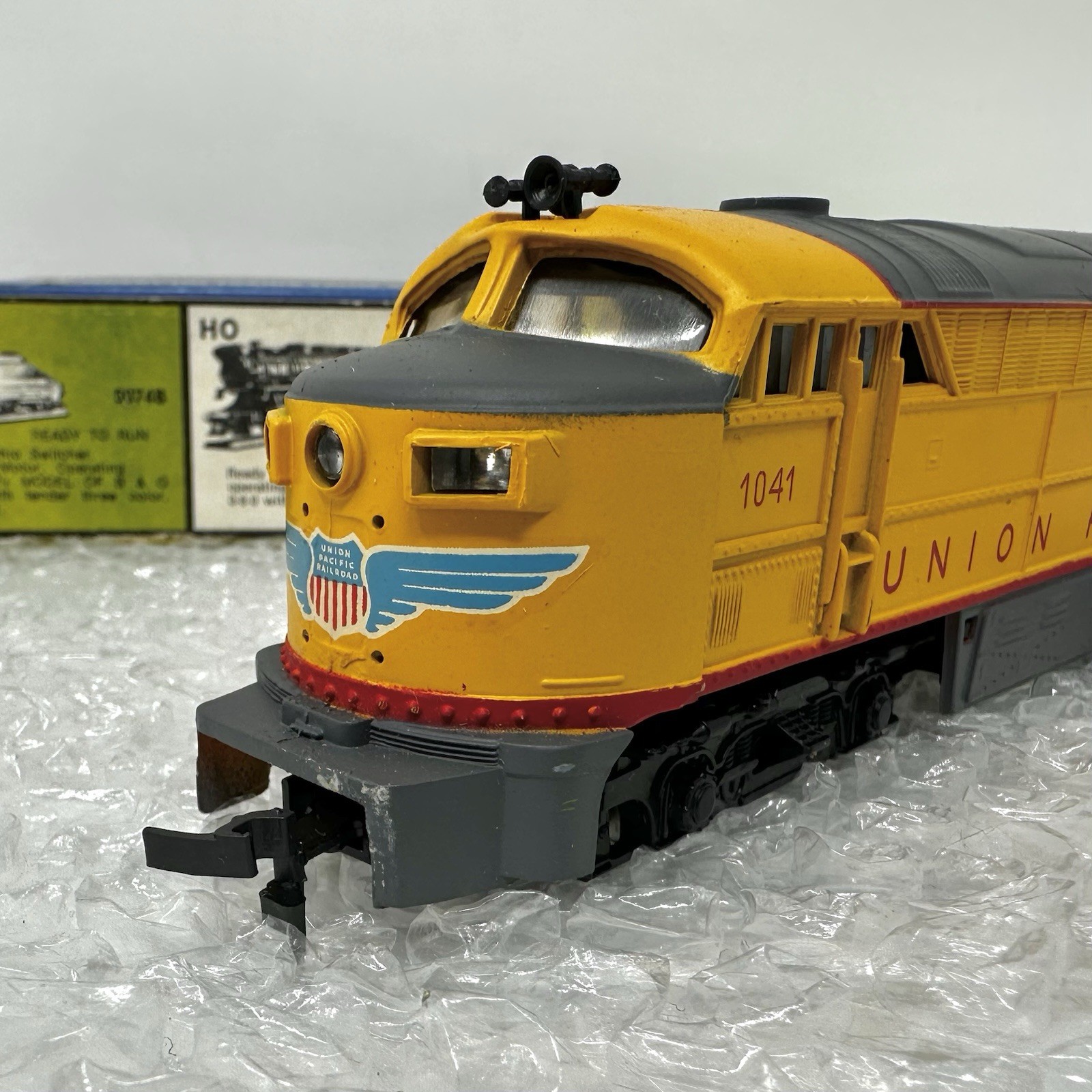HO Scale AHM 5024K UP Union Pacific FM Diesel Locomotive #1041 Unpowered W/box