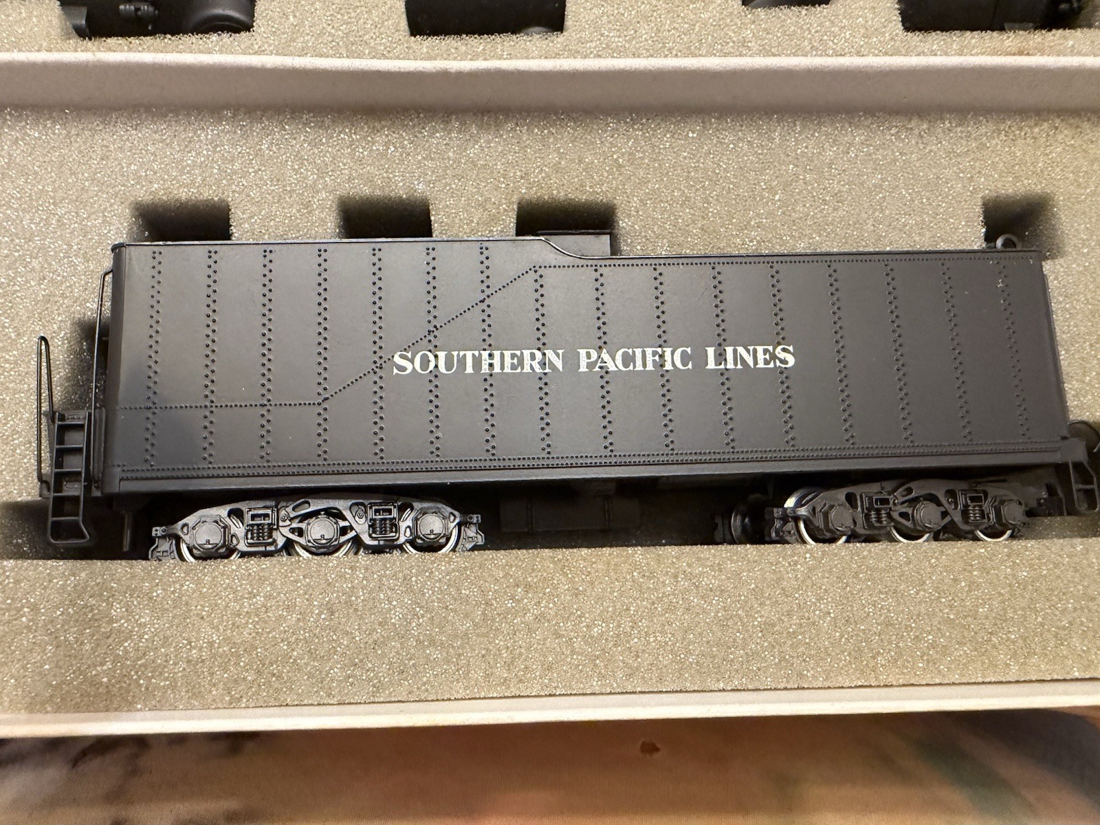 Rivarossi 1570 4-8-8-2 AC-11 Cab Forward Southern PAcific Diesel Locomotive