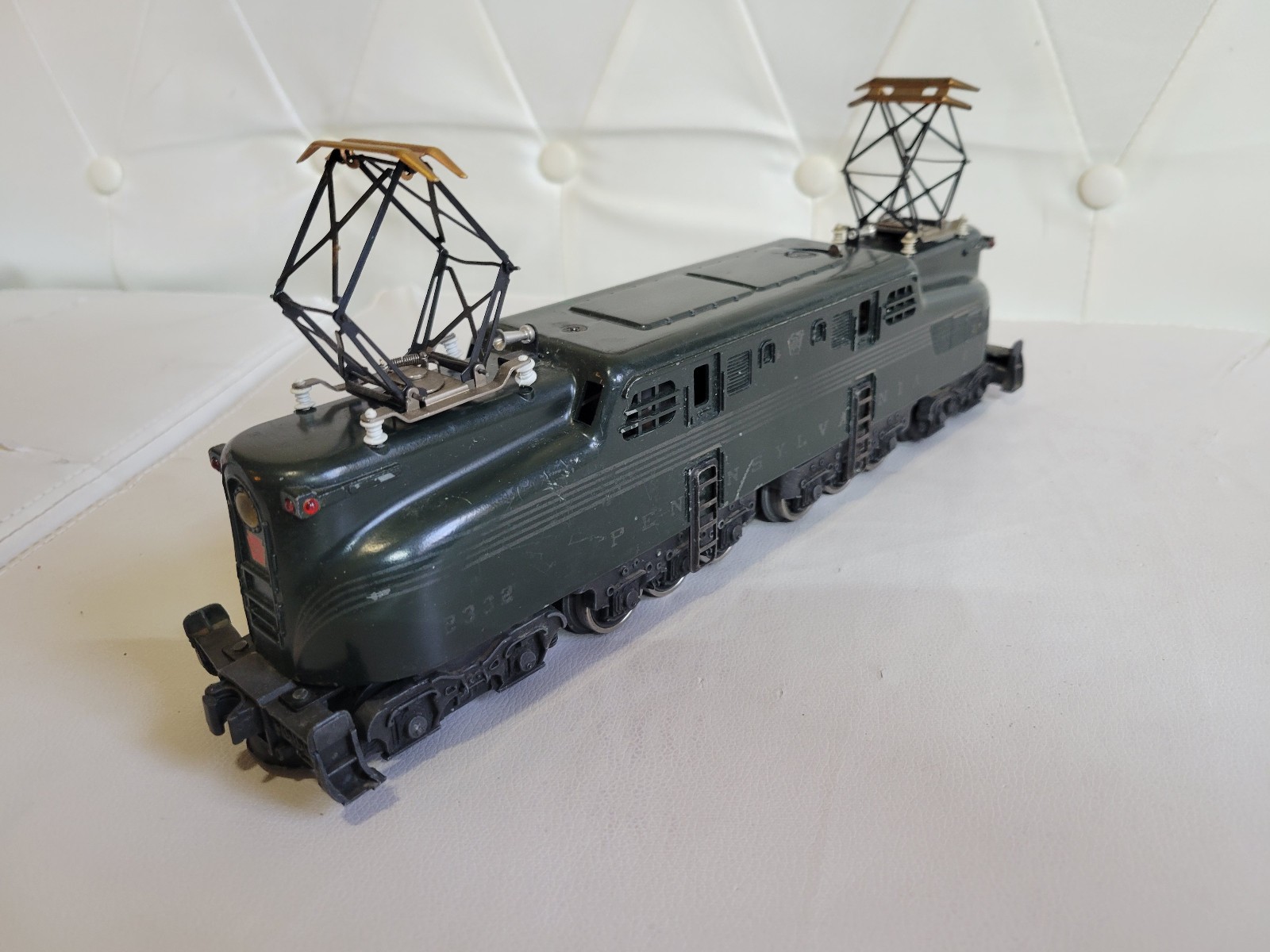 1947-1949 Lionel 2332 Pennsylvania Railroad Brunswick Green GG1 #2332 O Gauge