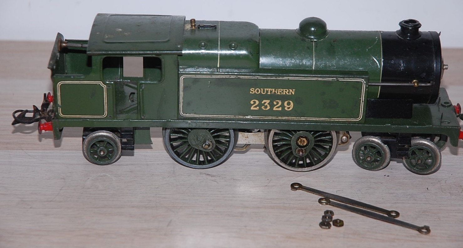 HORNBY O GAUGE CLOCKWORK No 2 SPECIAL TANK LOCOMOTIVE IN GREEN S R LIVERY