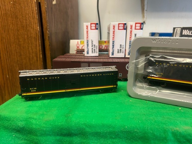 NCE Cab Controler, 1-Walthers Mainline EMD SD60M DCC w/LokSound – CP and CSX DCC