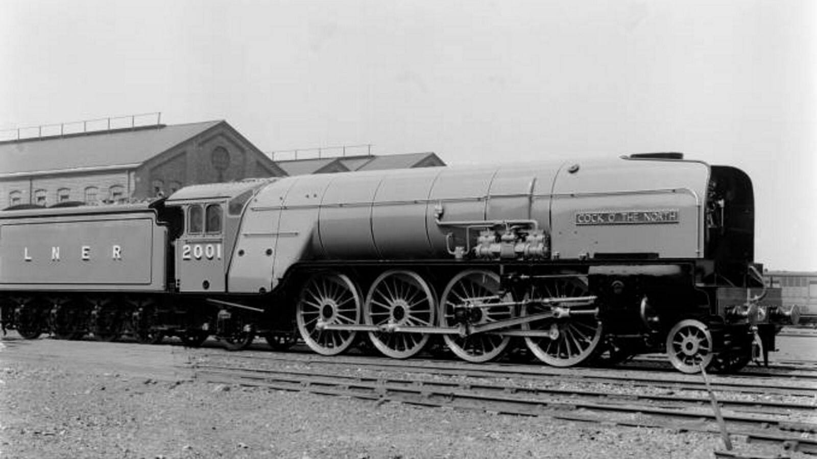 Hornby OO HO British LNER Class P2 “COCK O THE NORTH” 4-8-2 Steam Locomotive MIB
