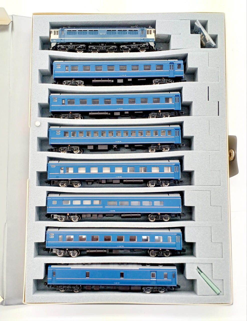 KATO 3061-1 (Lead Car) EF65 1000 Late el + Passenger Car Set