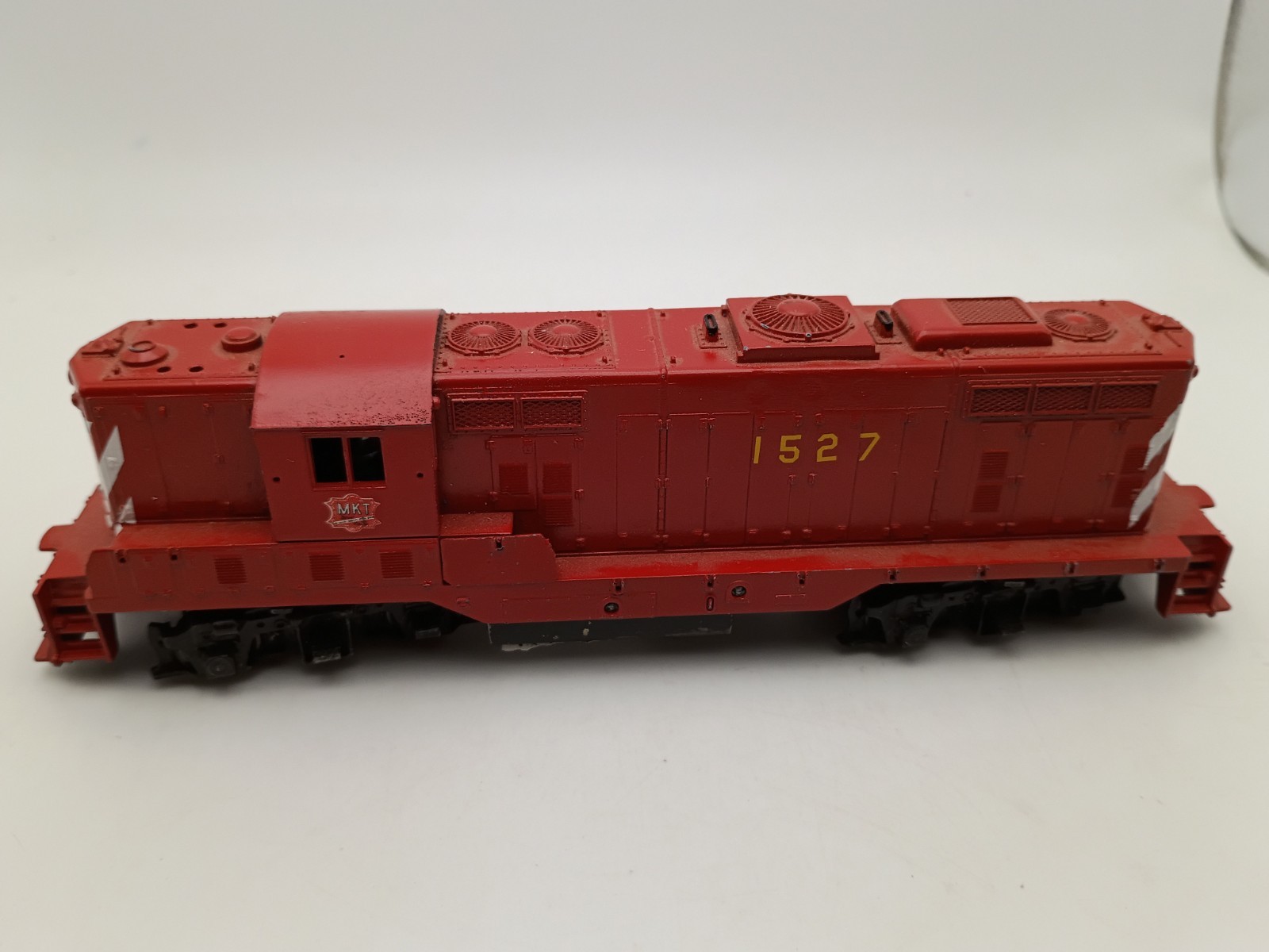 Athearn Blue Box GP9 MKT Red #1527