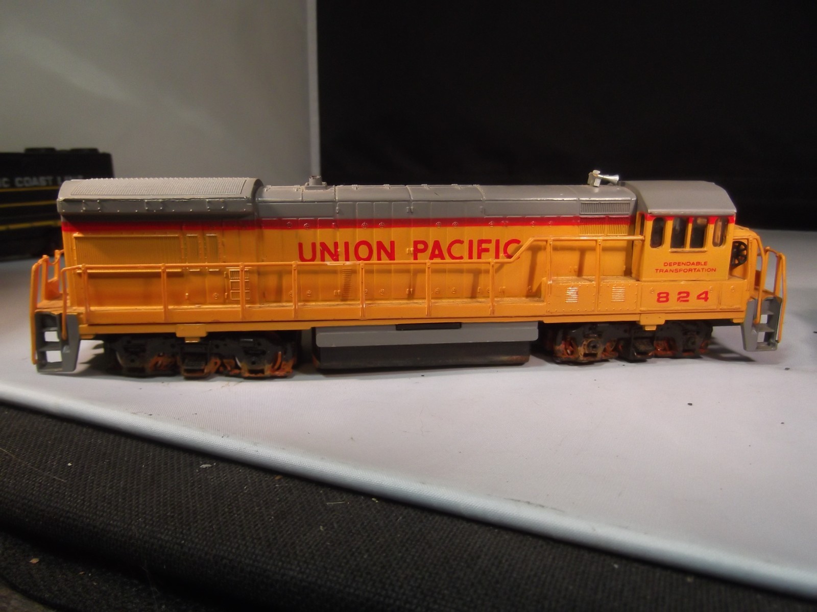 HO Scale Bachmann Locomotive Engine for Repair and a Brass Caboose from Japan