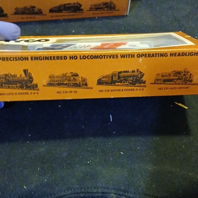 TYCO HO Scale Spirit of ’76 Locomotive White Blue Red Plastic