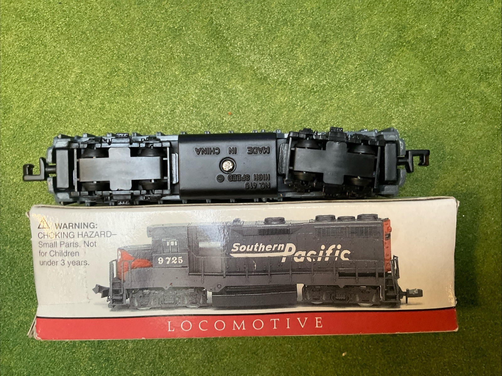 Southern Pacific SP 9725 N Scale Dummy Locomotive Train Engine 4.5” w Box