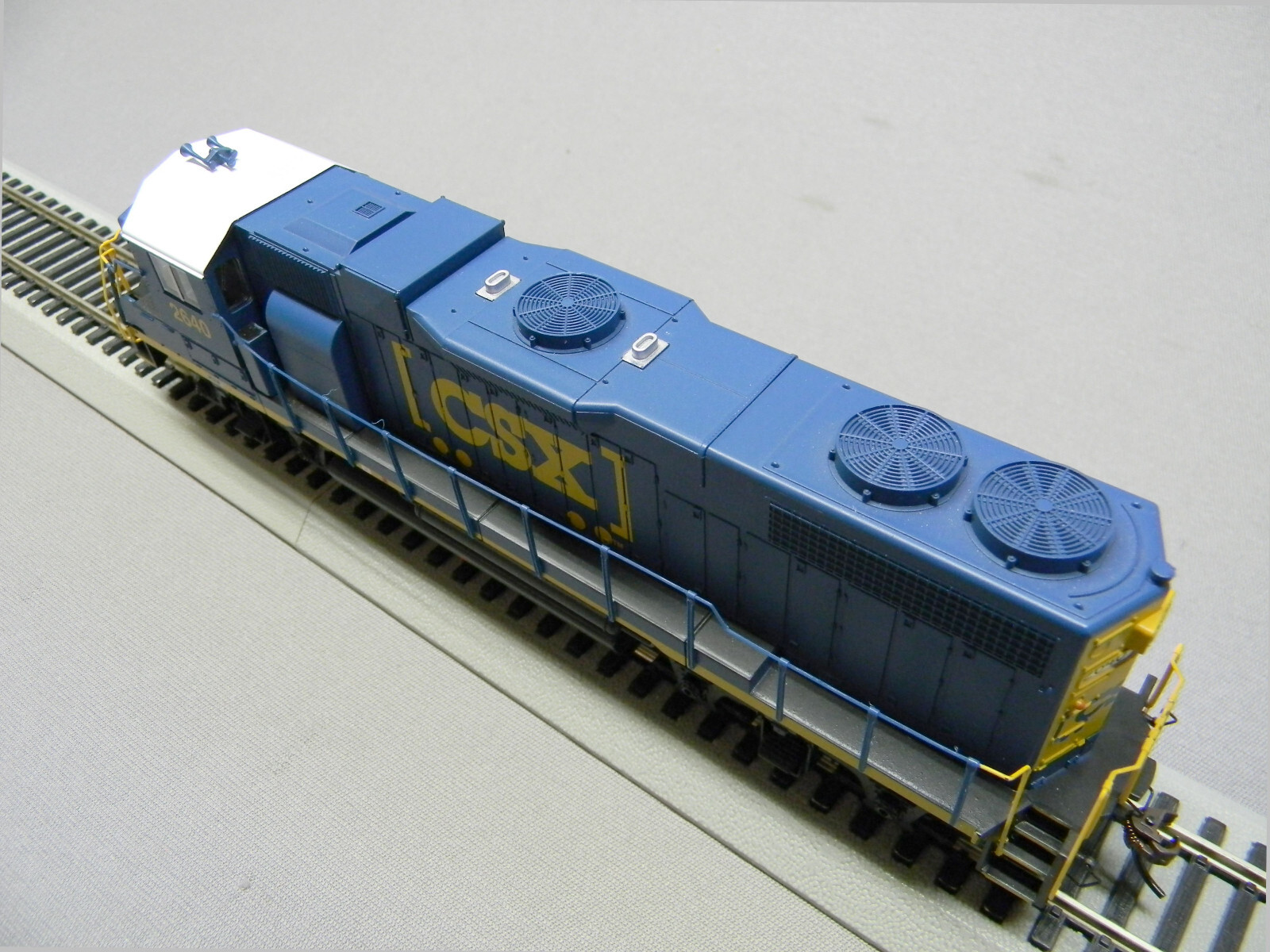 BACHMANN HO SCALE CSX GP38-2 DIESEL LOCOMOTIVE ENGINE w/ AWD #2640 BAC61720 NEW