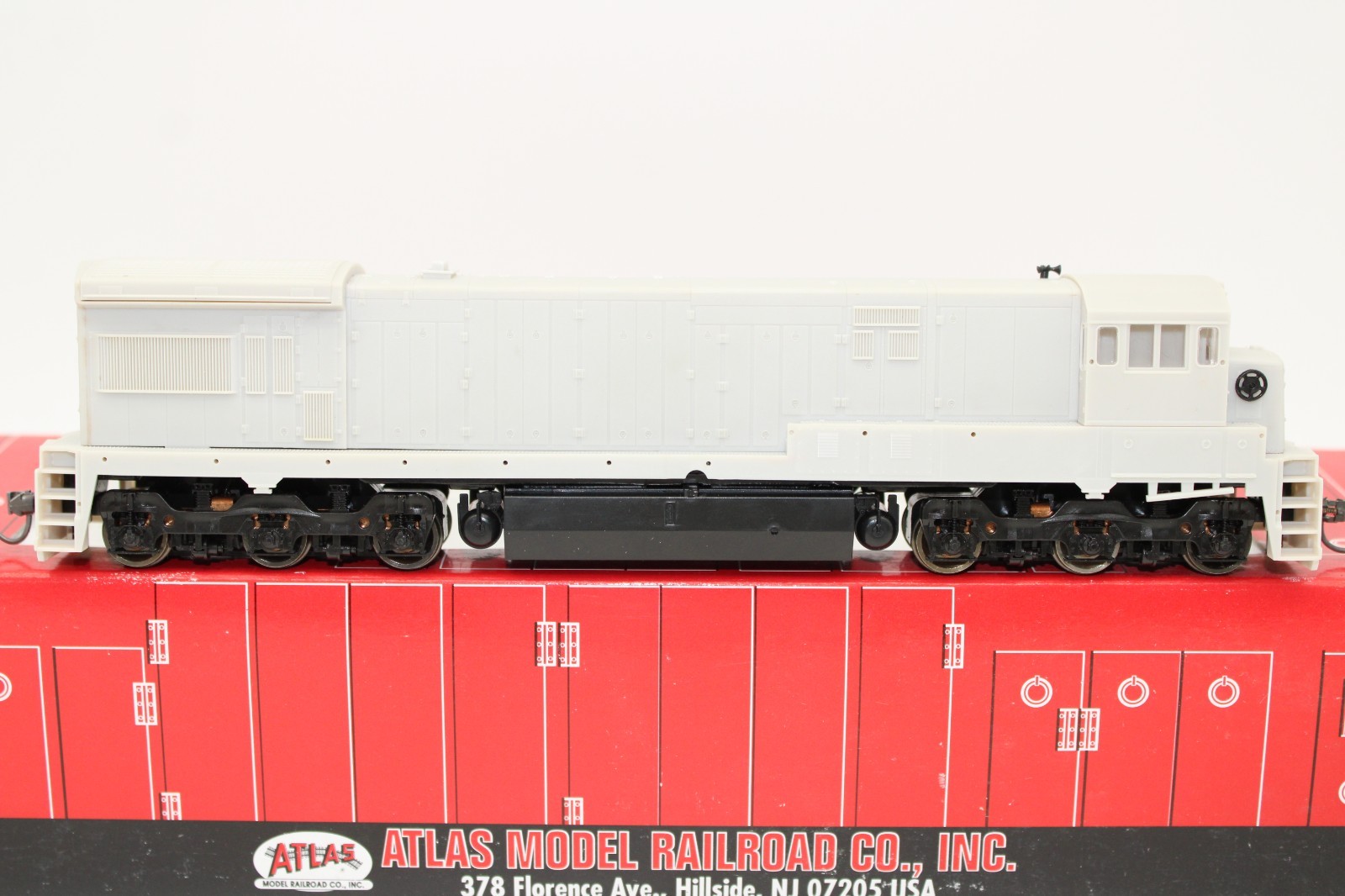 Atlas HO Scale Undecorated GE U33C U36C Diesel Locomotive 8500 DCC Ready