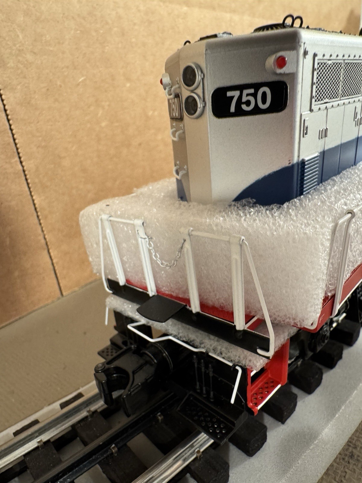 MTH Premier 20-22016-1 O Scale Metro North GP9 Diesel w/ Torpedo Tubes, Cab# 750