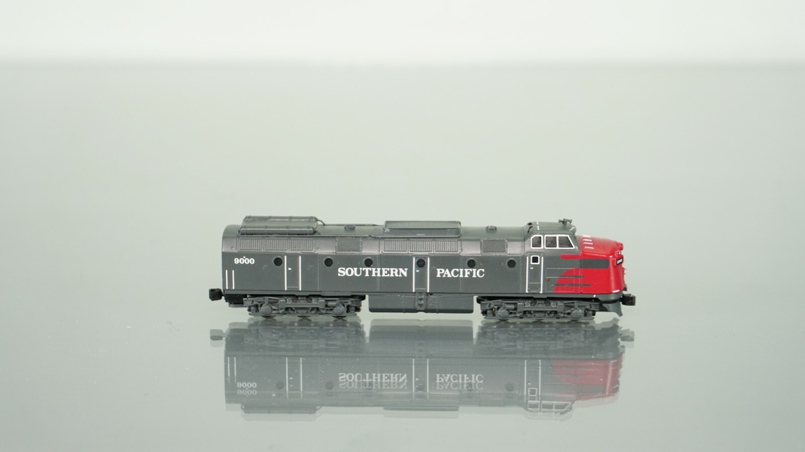 AZL Ajin Brass Krauss Maffei ML-4000 Southern Pacific 9000 DCC w/Sound Z scale