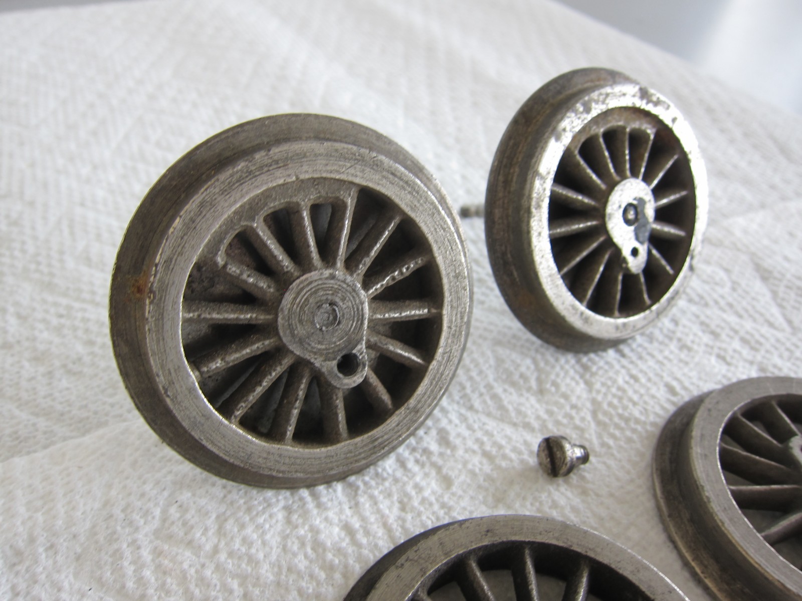 LIONEL STANDARD GAUGE ORIGINAL EARLY STEAM LOCO DRIVE WHEELS, GEARS, AXLES!