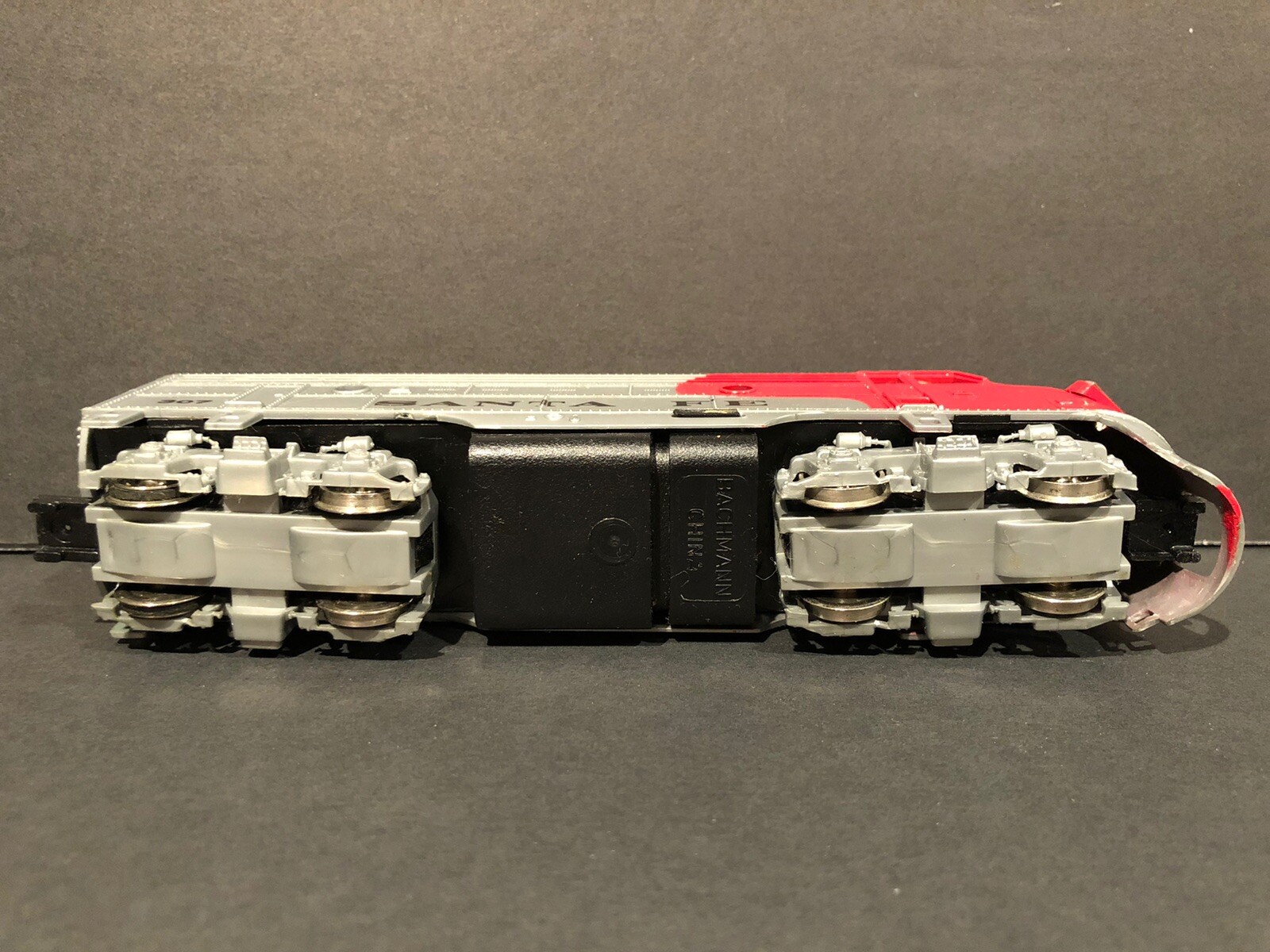 HO Scale Bachmann Santa Fe 307 Powered EMD F9 Diesel Engine in Original Box RARE