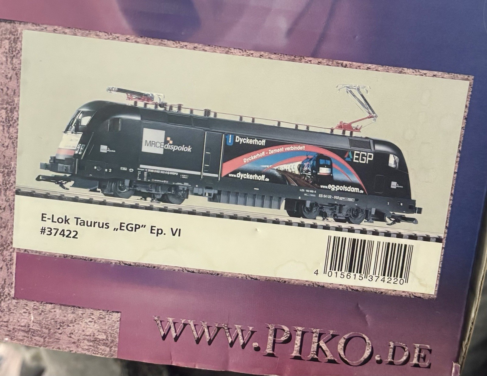 Piko E-Lok Taurus MRCE Dispolok with EGP 37422 & 2 No. 5803AW Passenger Cars