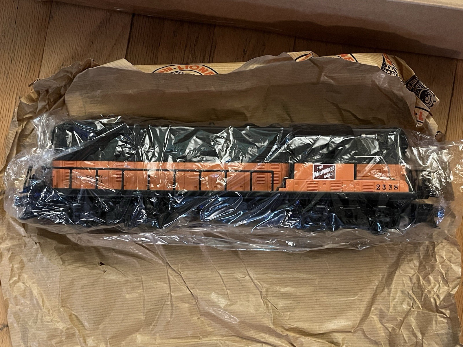 Lionel Re Issue 2338 – 15 Milwaukee Road GP 9 Diesel Locomotive New In Box