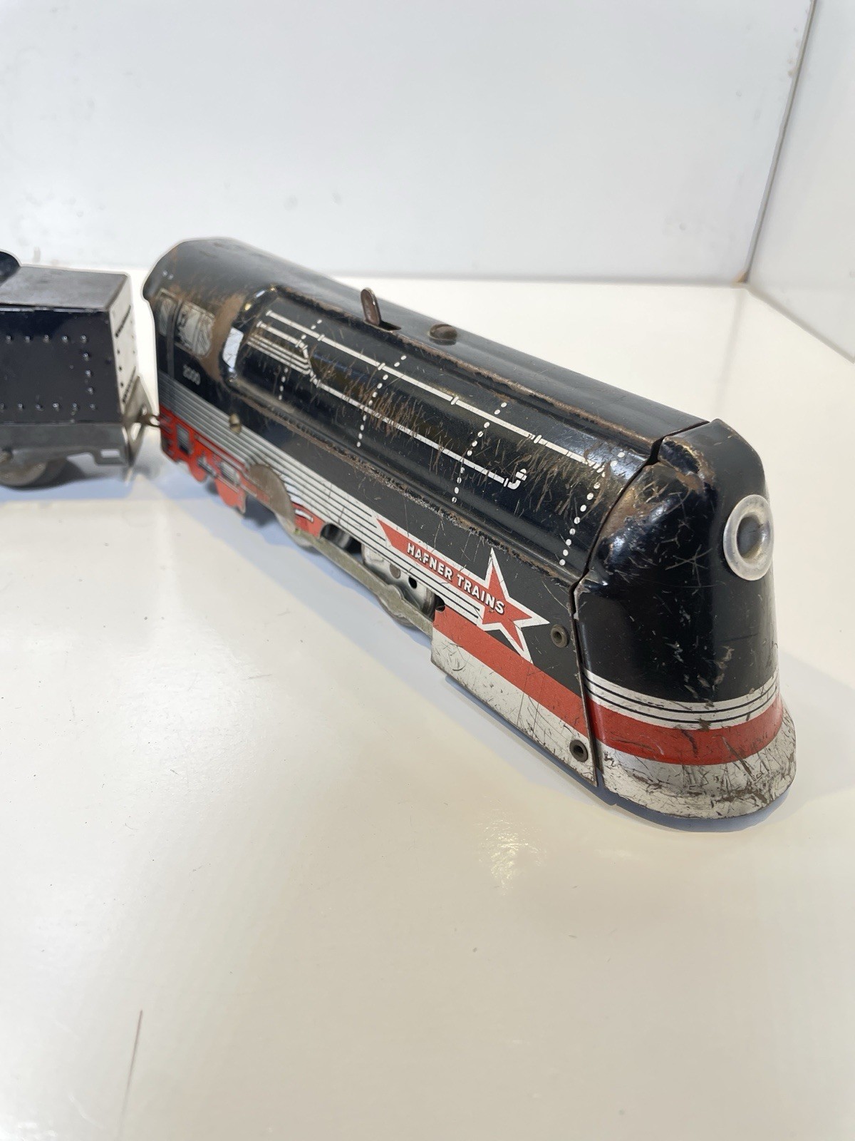 Vintage HAFNER TRAINS #2000 Tin O-Gauge Wind-Up Locomotive & Tender – Working