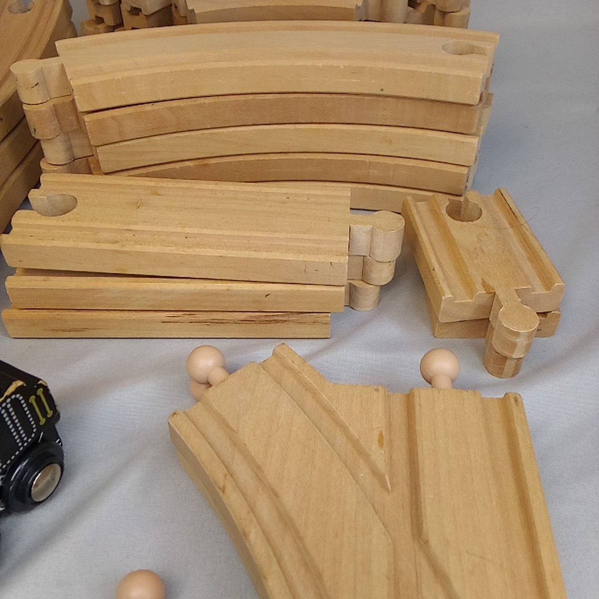 Maison Battat Wooden Railway Train Lot Engines Cars Crane Tressles Track Set