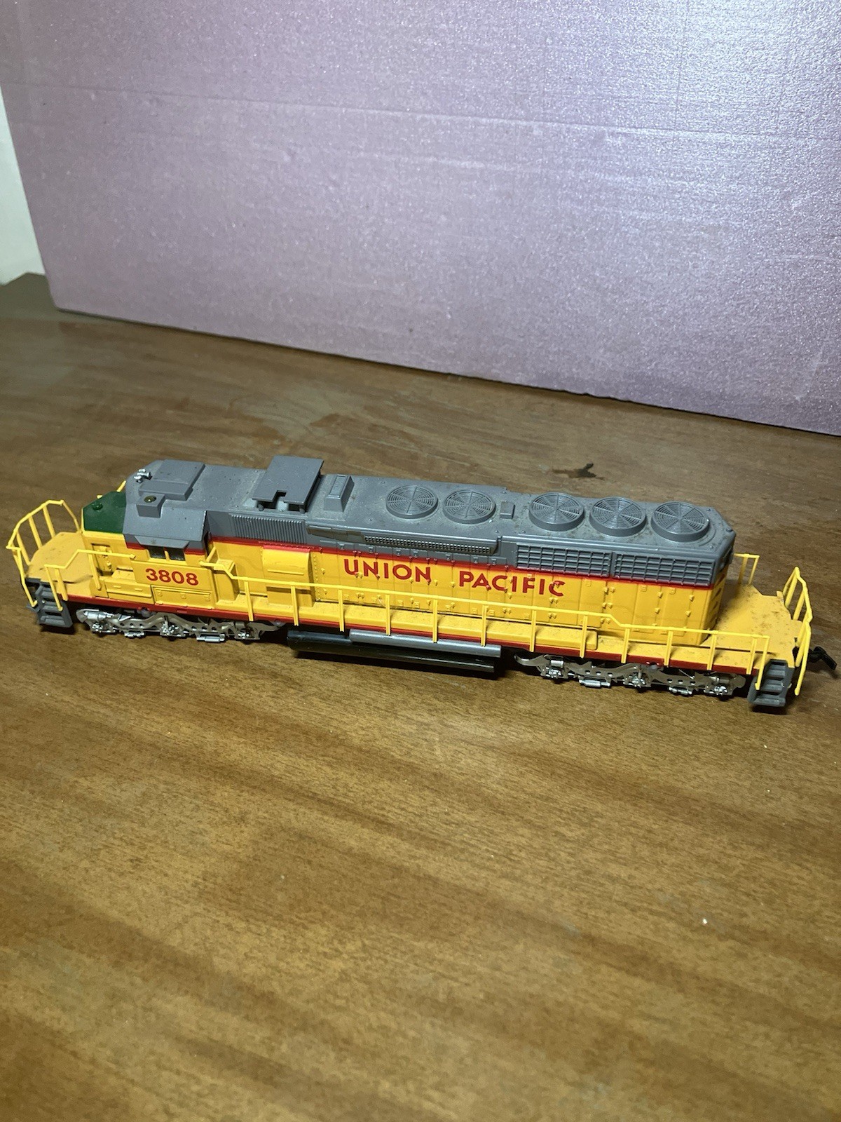 HO Union Pacific Diesel Locomotive 3808 Yellow Gray Red Green