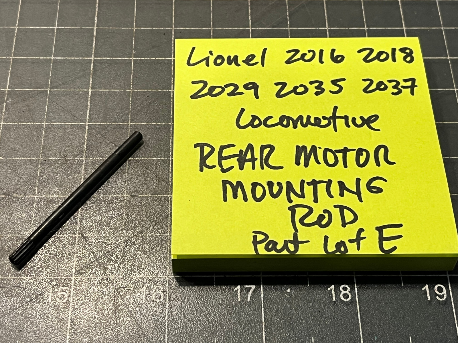 Lionel Train 2018 2018 2035 2037 Locomotive MOTOR REAR MOUNTING ROD PART LOT E