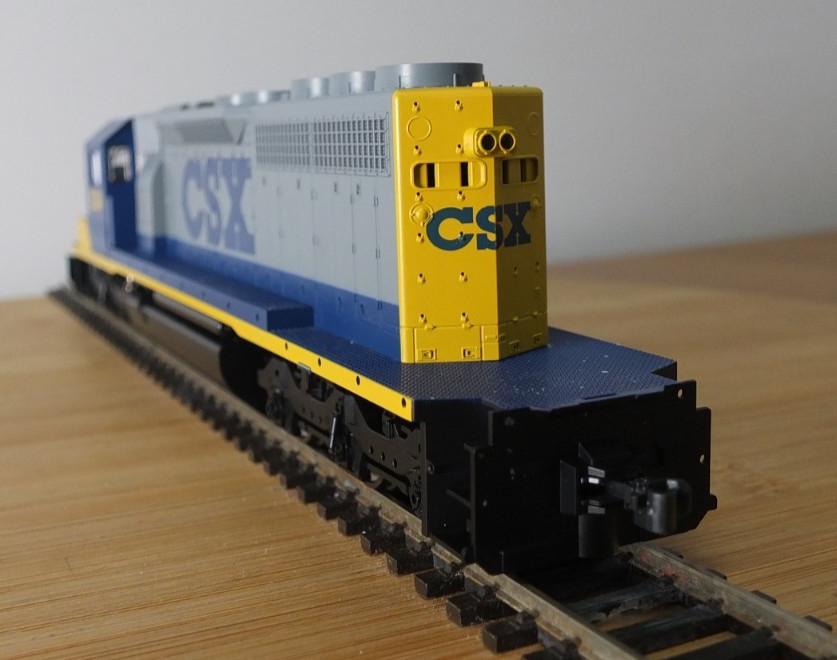 Kato 37-2706 HO gauge EMD SD40-2 CSX yellow grey and blue livery – no.8204