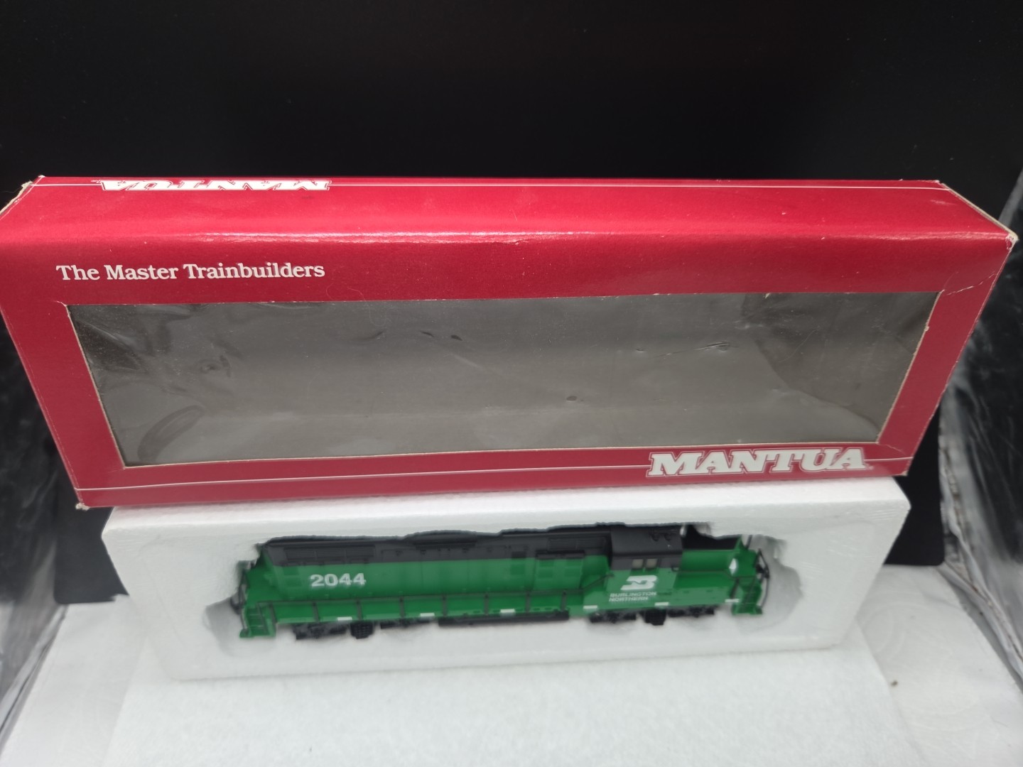 HO Mantua GP-20 Diesel Burlington Northern 2044 Green Black 414 – 063