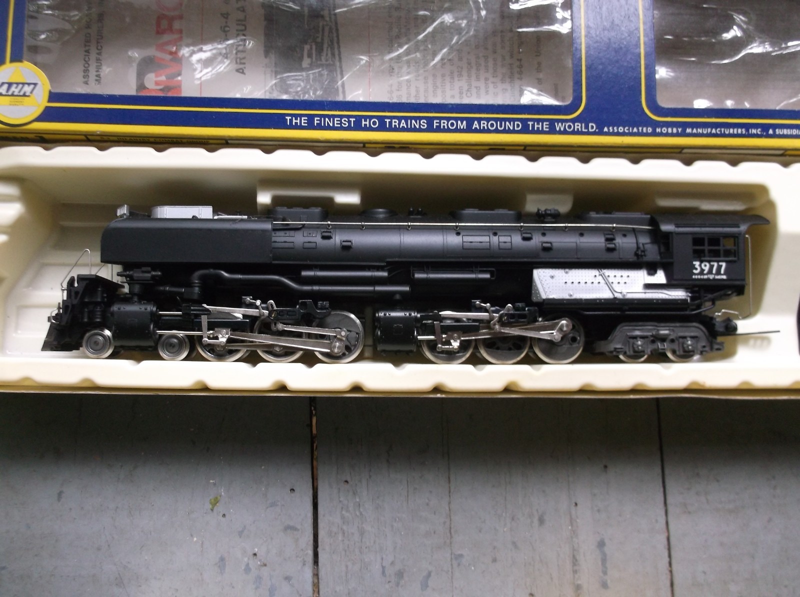 NIB AHM RIVAROSSI “HO” SCALE 4-6-6-4 CHALLENGER ARTICULATED STEAM LOCO & TENDER