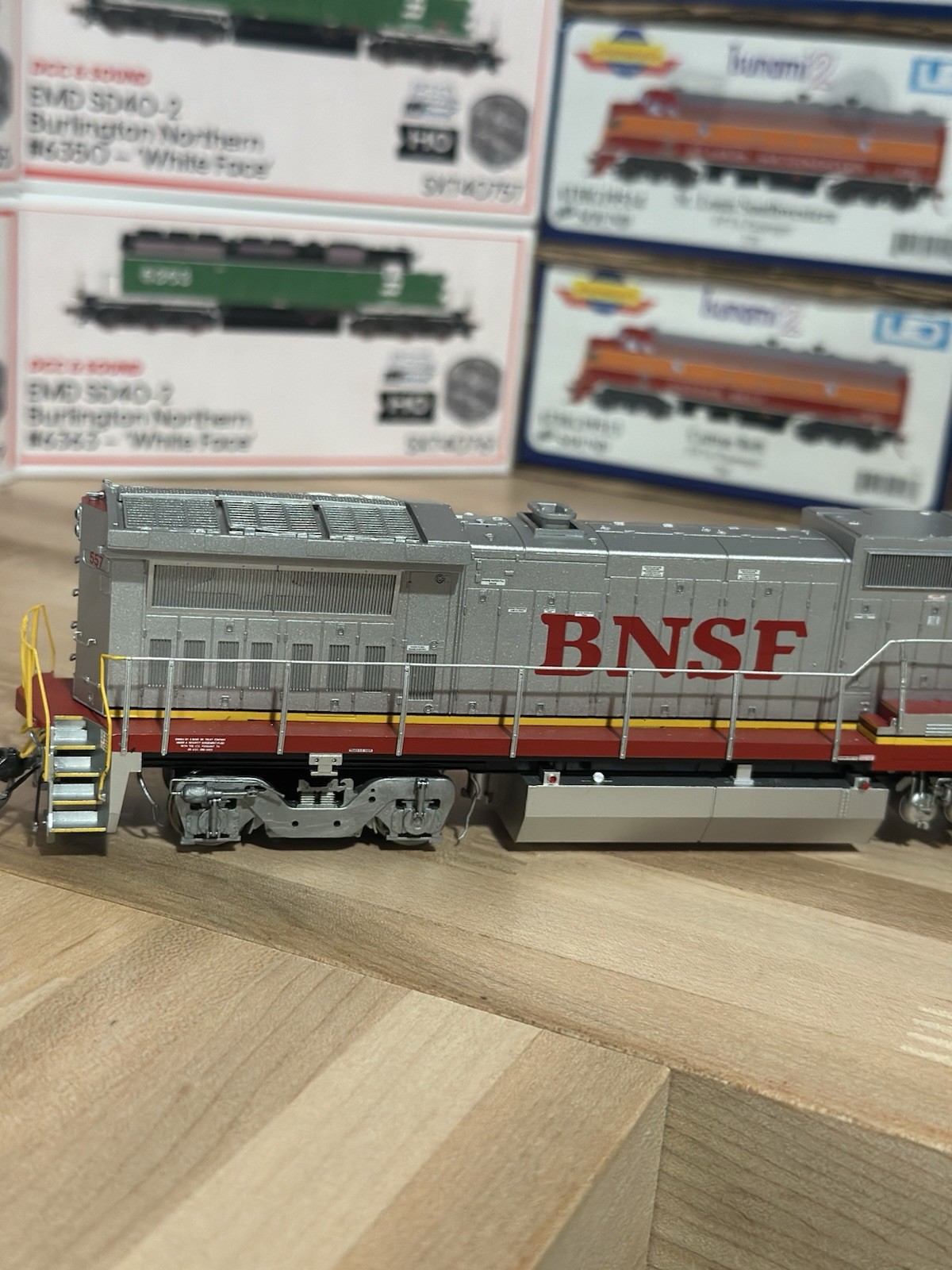 Atlas HO Scale BNSF Dash 8-40 BW warbonnet #557 Master Locomotive DCC/Sound LNIB