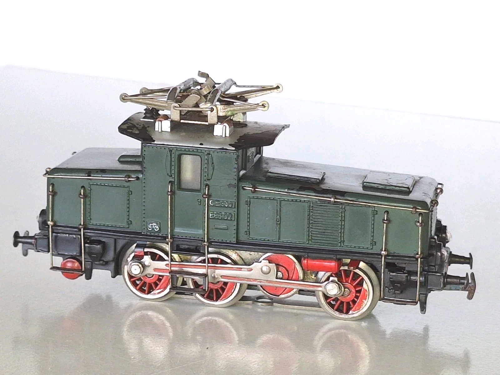 Marklin CE800, 3001. 0-6-0 Electric Loco.3 rail AC analogue. Good Cond.HO scale