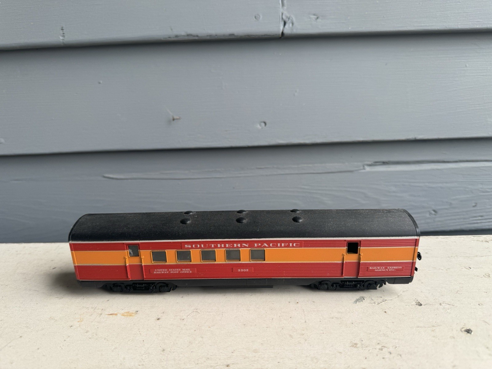 HO Scale Southern Pacific SP Daylight Railway Post Office Car RPO