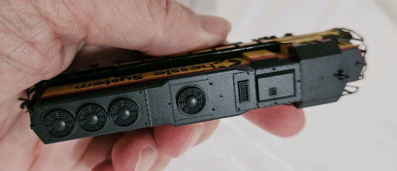 ATLAS N SCALE CHESSIE SYSTEM B&O GP-40 DIESEL LOCOMOTIVE MIB 48505 # 3690