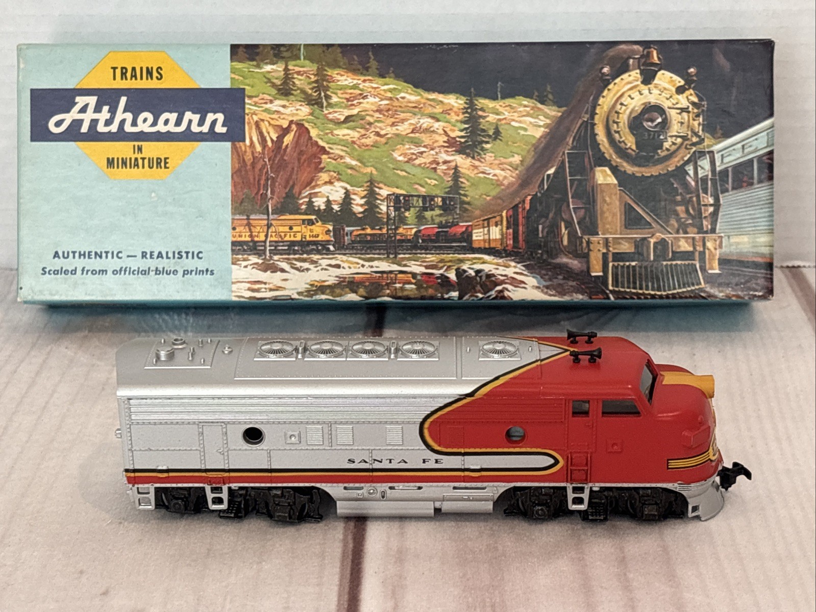 Athearn Santa Fe F7A HO Scale Diesel Locomotive Model 3001. Made In USA!